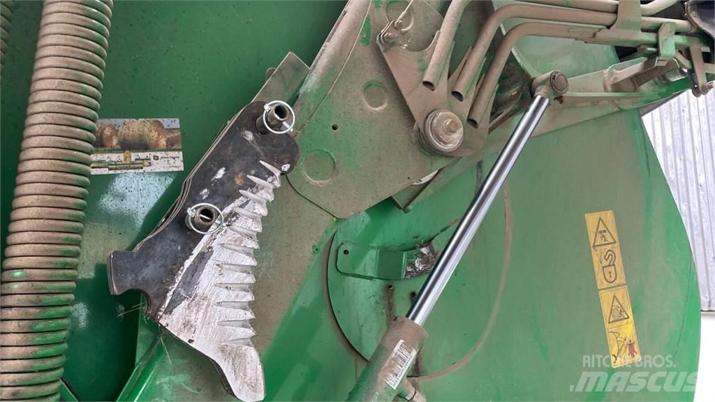 John Deere V461R Rundballenpressen