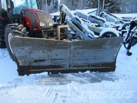 Schilcher 2704 Schneeschilde und -pflüge