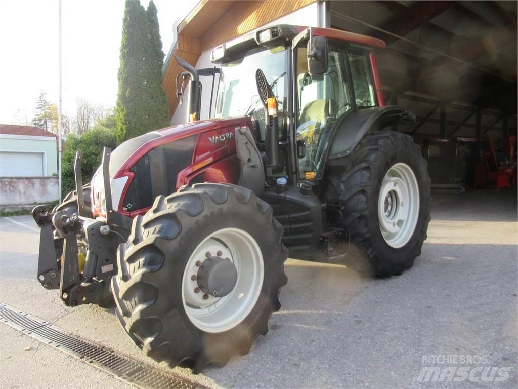 Valtra N163D Traktoren