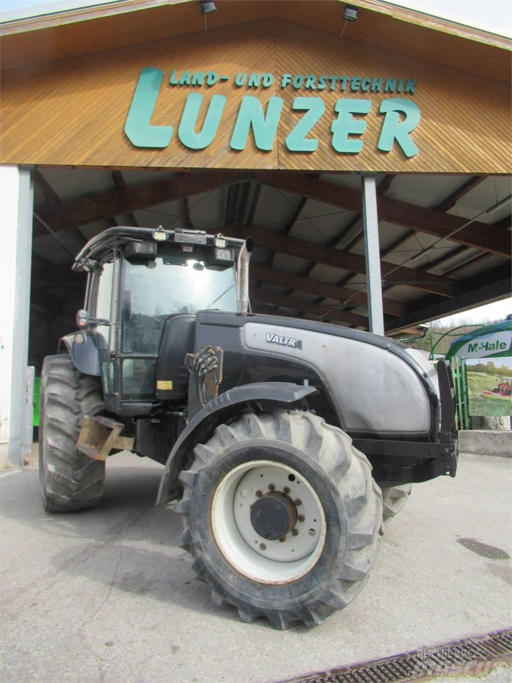 Valtra XM 130 Traktoren