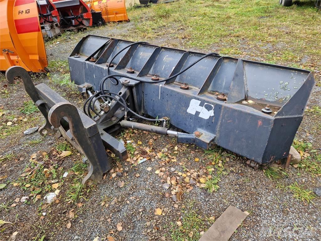 Holms 320 Schneeschilde und -pflüge