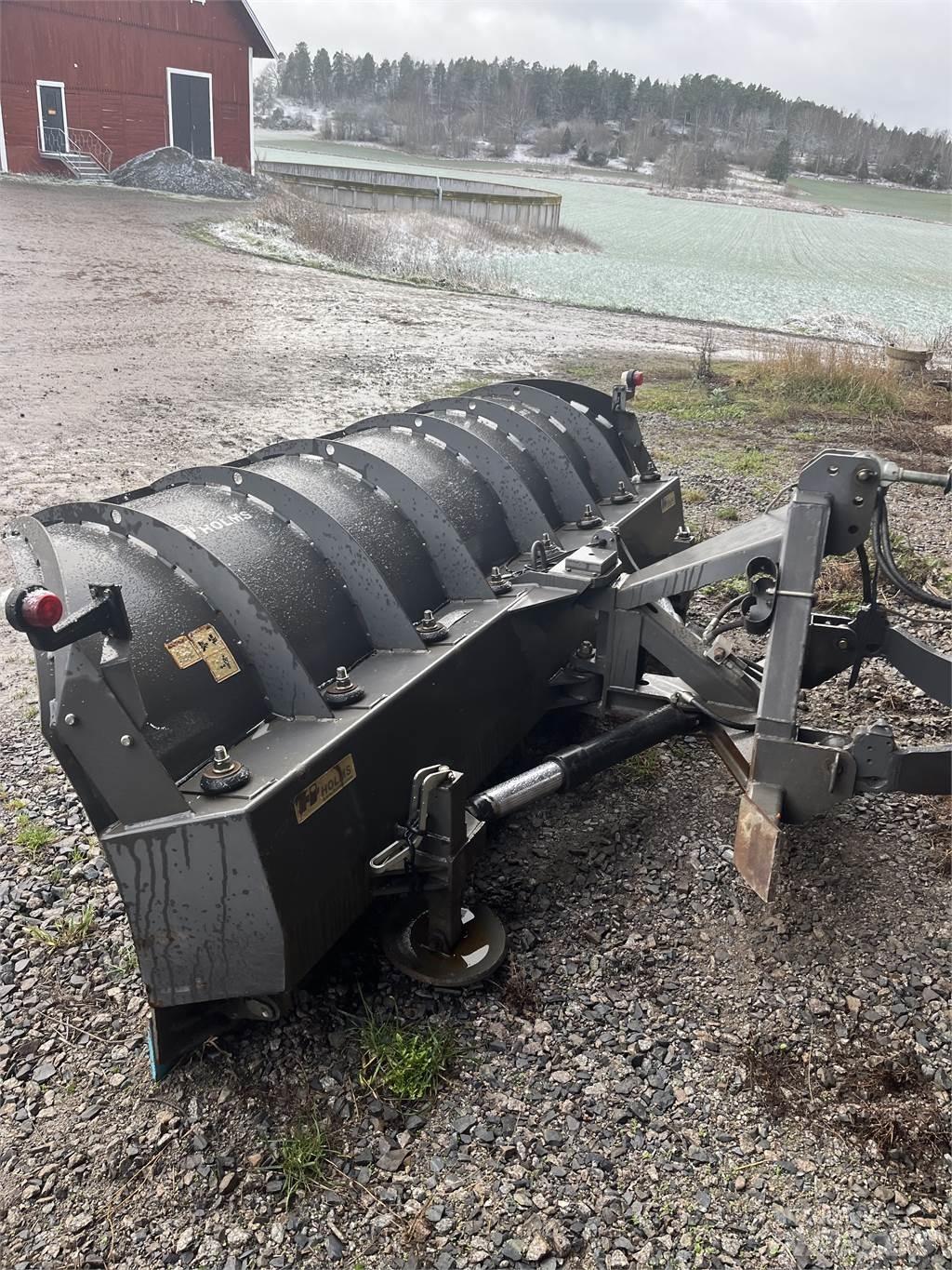 Holms 320 Schneeschilde und -pflüge