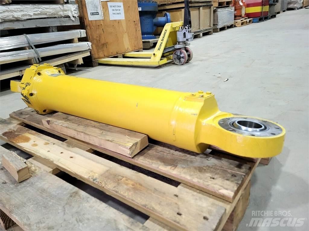 Komatsu EL7952 Dumper - Knickgelenk