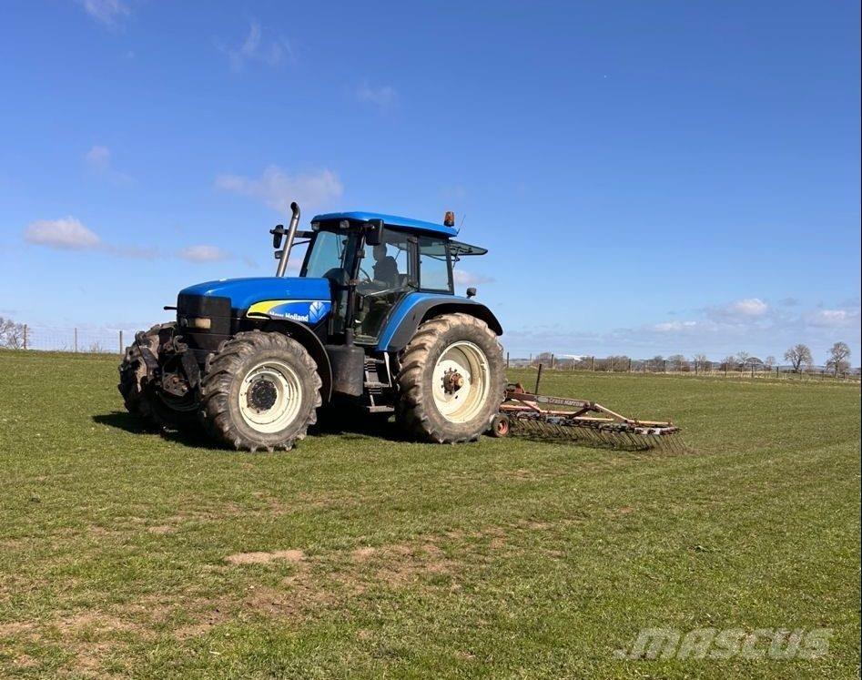New Holland TM175 Traktoren