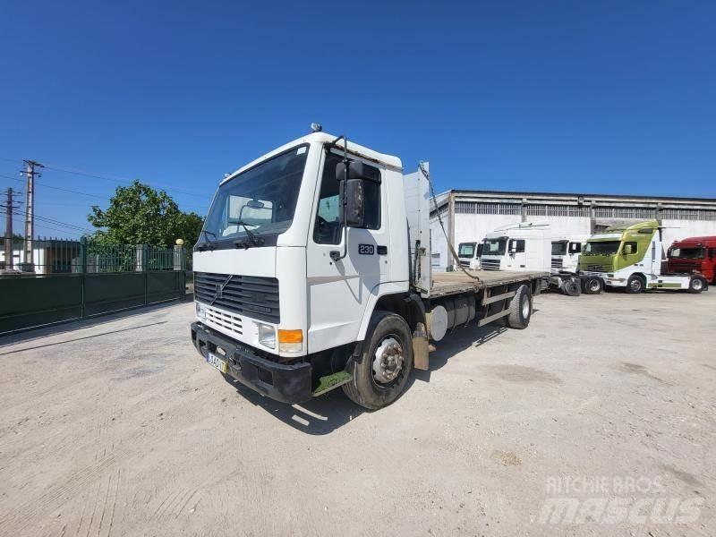 Volvo FL7 Pritschenwagen/Pritschenwagen mit Seitenklappe