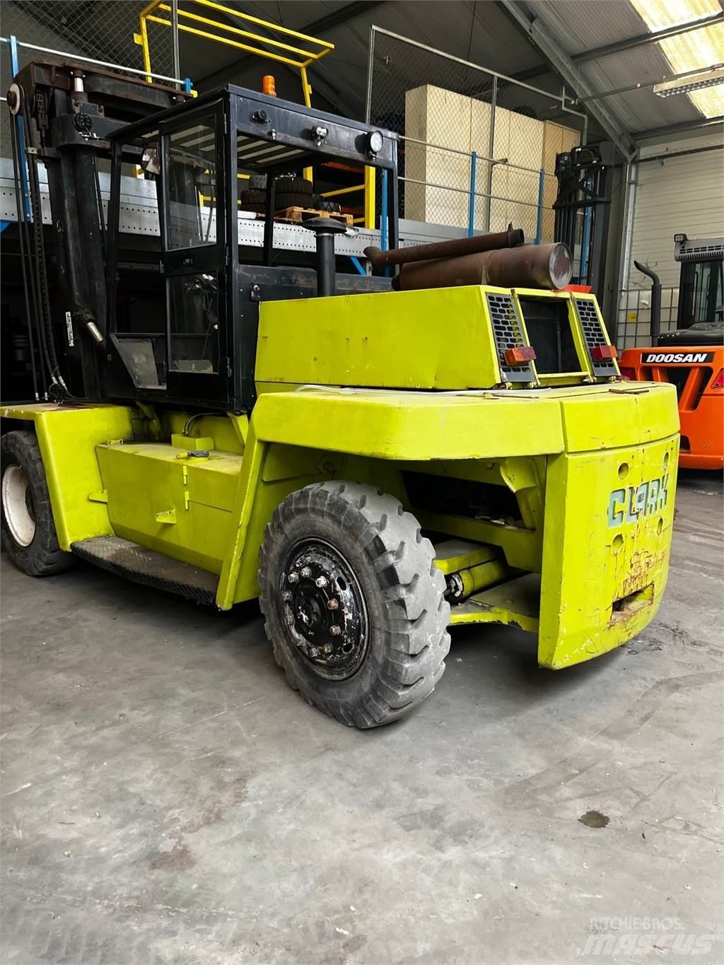 Clark DPL100 Diesel heftrucks