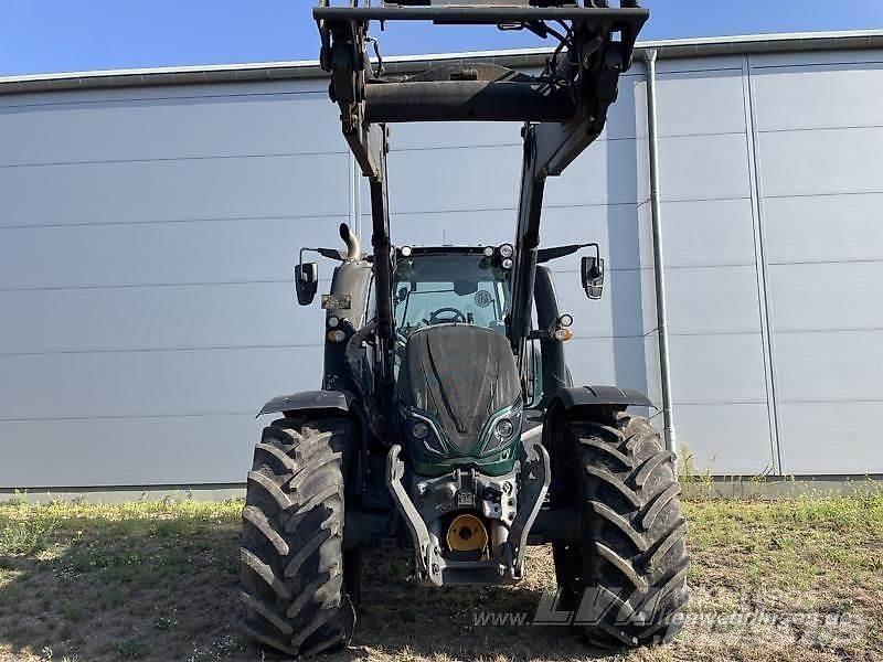 Valtra T174 Traktoren