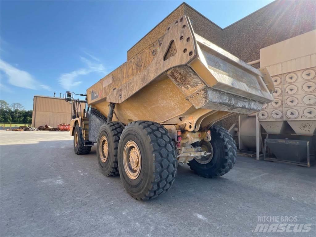 CAT 730 Dumper - Knickgelenk