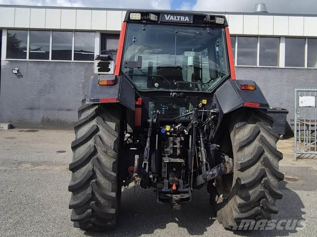 Valtra 6750 Traktoren