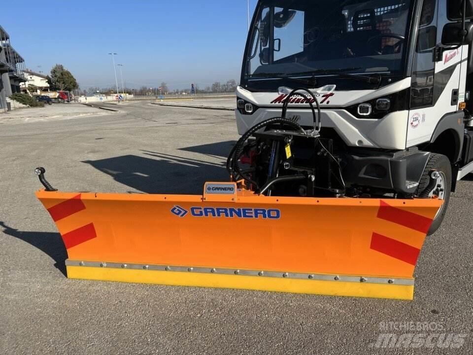 Aebi MT760 Schneeschilde und -pflüge