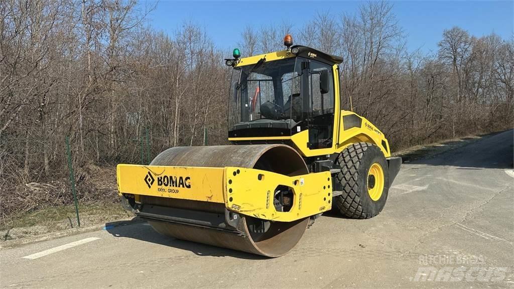 Bomag BW213 DH-5 Erdbauwalzen