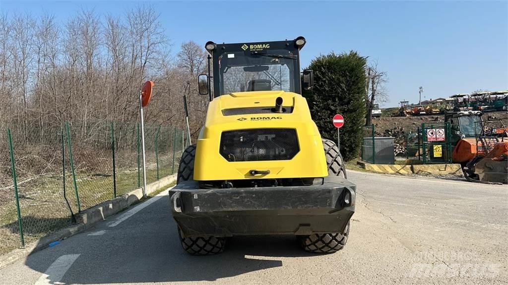 Bomag BW213 DH-5 Erdbauwalzen