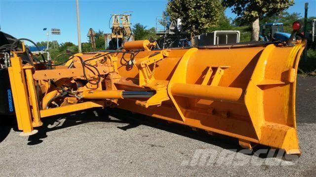 CASE MXM190 Schneeschilde und -pflüge