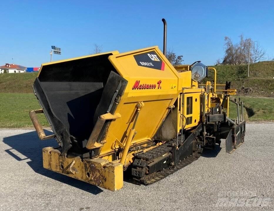 CAT BB621E Strassenfertiger