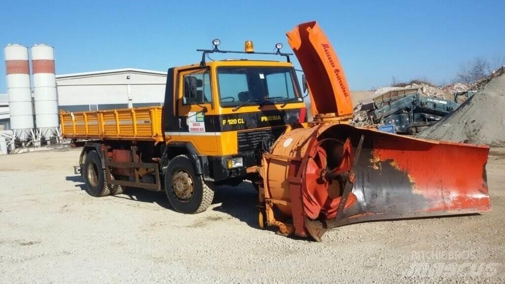  Fresia F120CL Schneeschilde und -pflüge