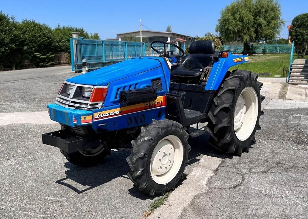 Iseki 240 4x4 Schneeschilde und -pflüge