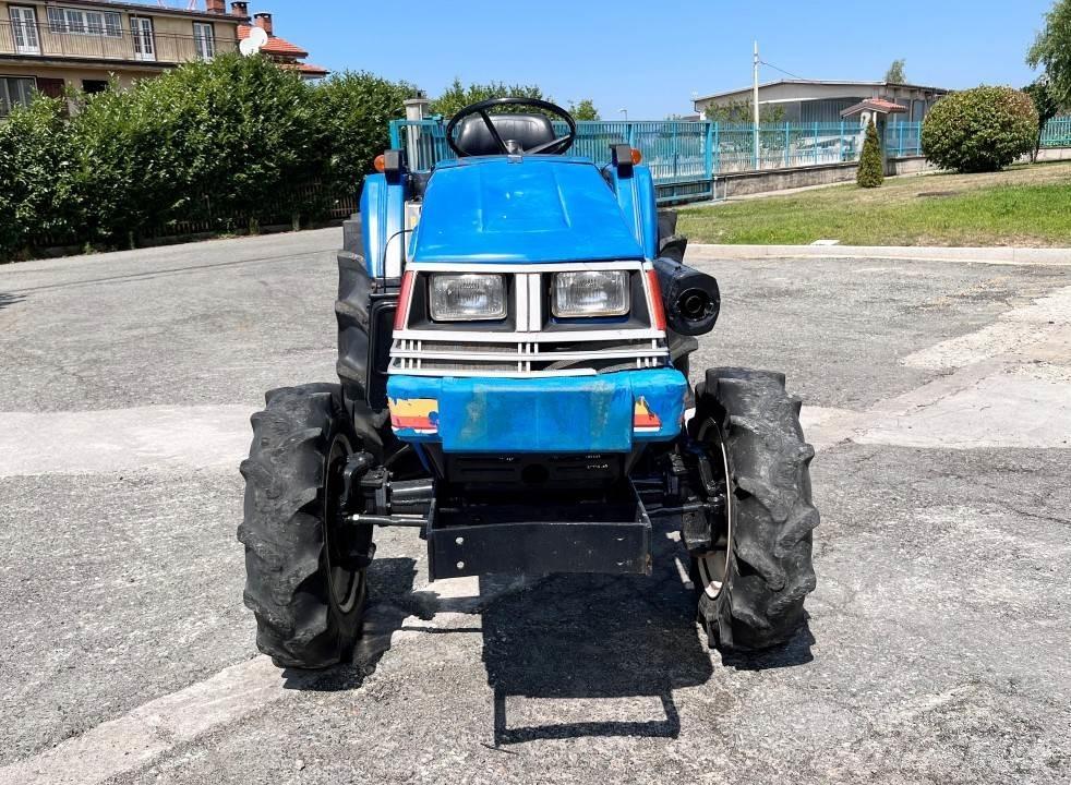 Iseki 240 4x4 Schneeschilde und -pflüge