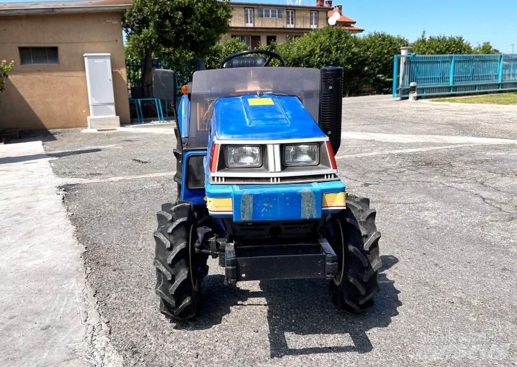 Iseki TU170F 4x4 Schneeschilde und -pflüge