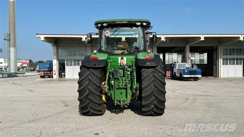 John Deere 7230R Schneeschilde und -pflüge