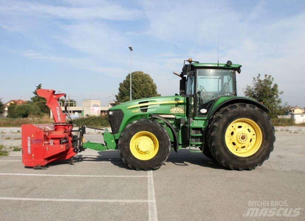 John Deere 7930 4X4 Schneeschilde und -pflüge