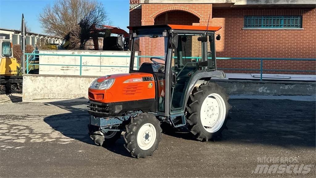 Kubota KT24 4X4 Schneeschilde und -pflüge