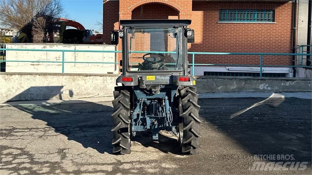 Kubota KT24 4X4 Schneeschilde und -pflüge
