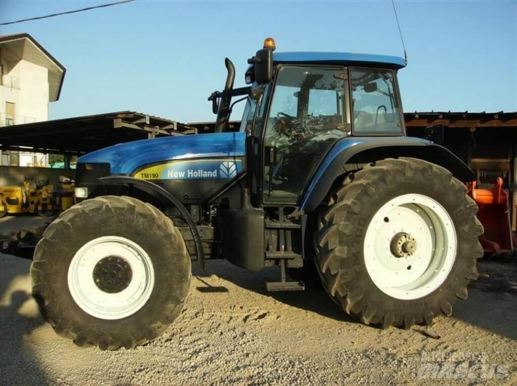 New Holland TM190 Schneeschilde und -pflüge
