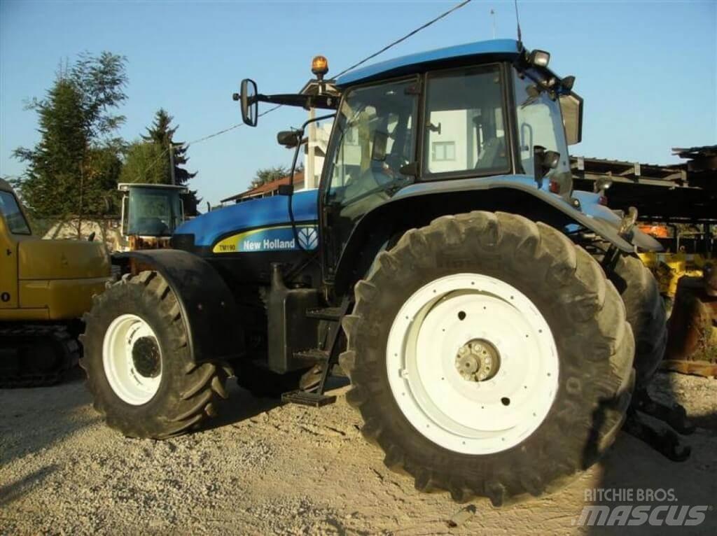 New Holland TM190 Schneeschilde und -pflüge
