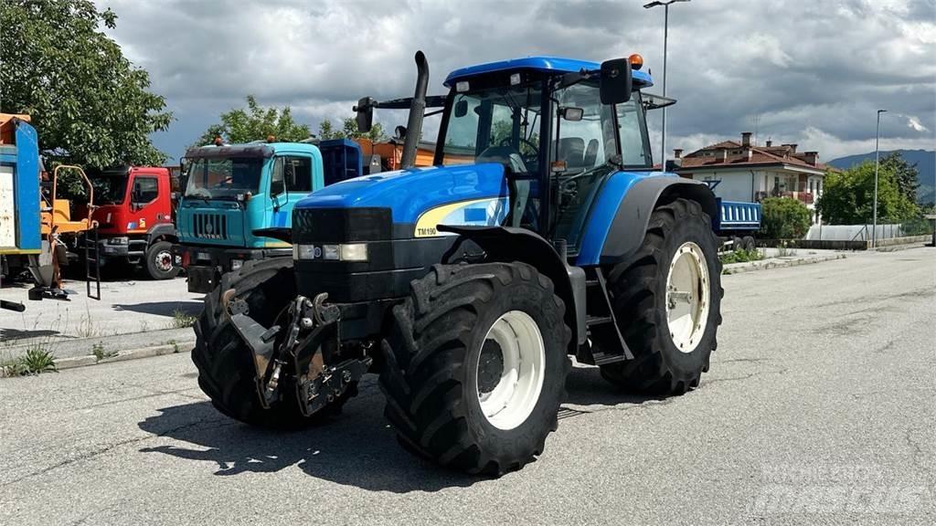 New Holland TM190 4X4 Schneeschilde und -pflüge