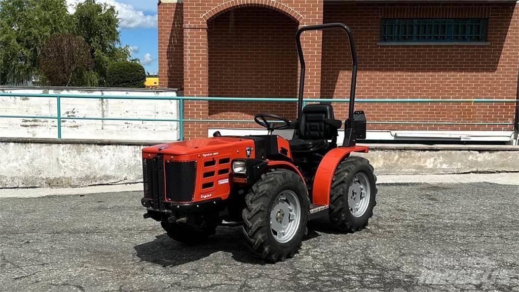  Tigretrac 3800 4x4 Schneeschilde und -pflüge