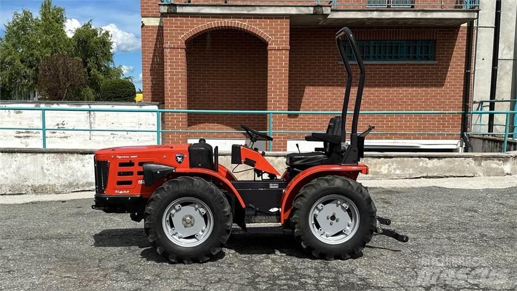  Tigretrac 3800 4x4 Schneeschilde und -pflüge