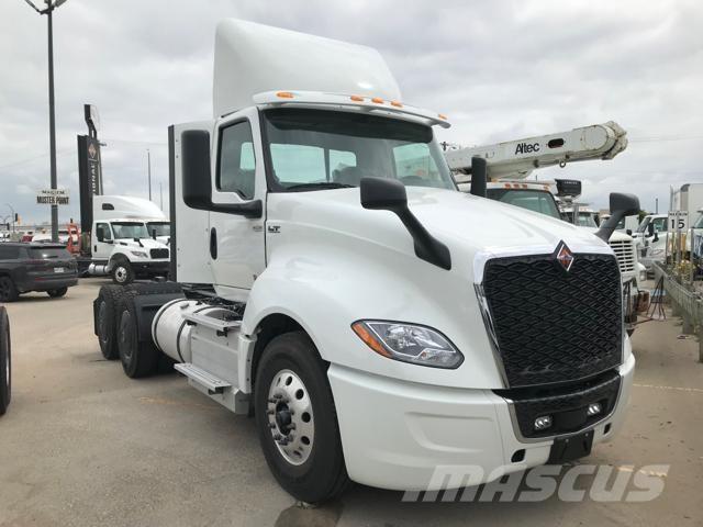 International LT Sattelzugmaschinen