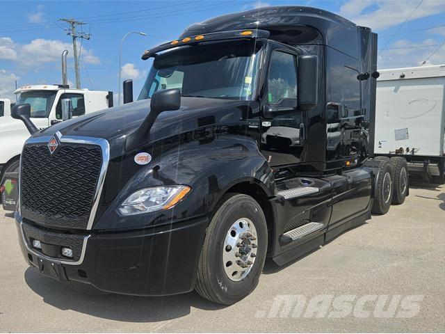 International LT Sattelzugmaschinen