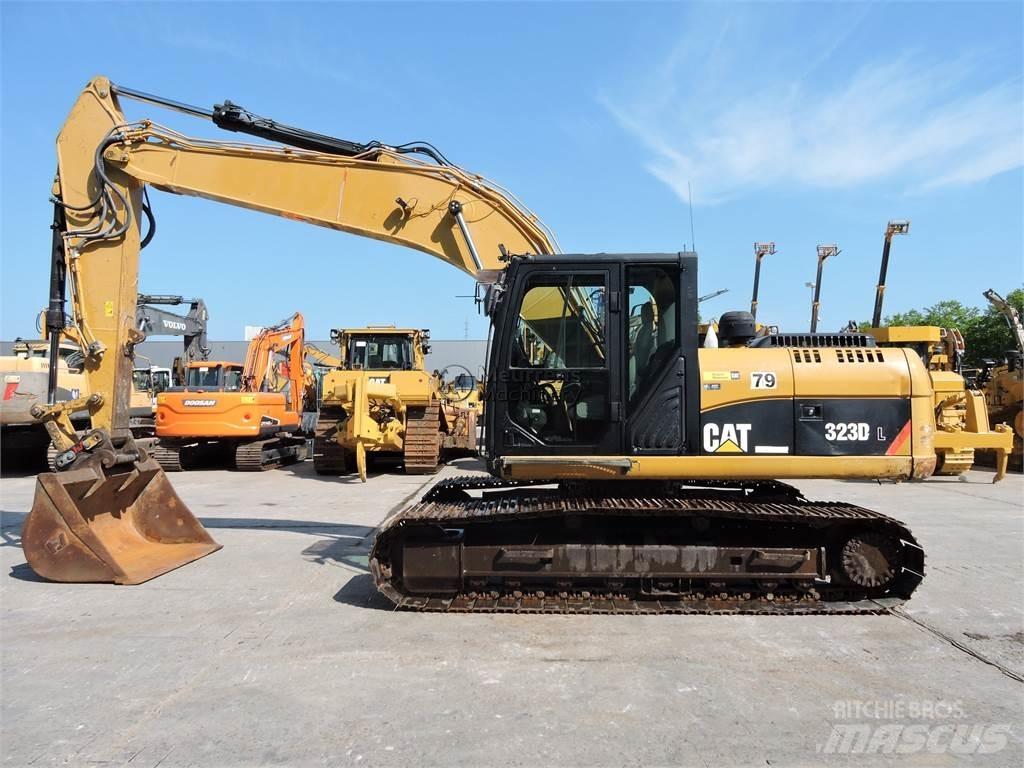 CAT 323D Raupenbagger