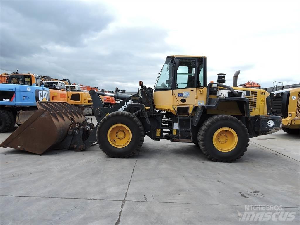 Komatsu WA320 Radlader