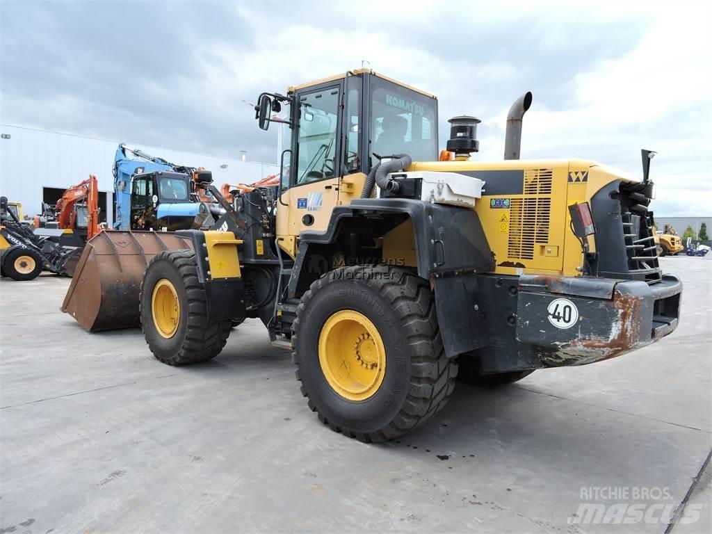 Komatsu WA320 Radlader