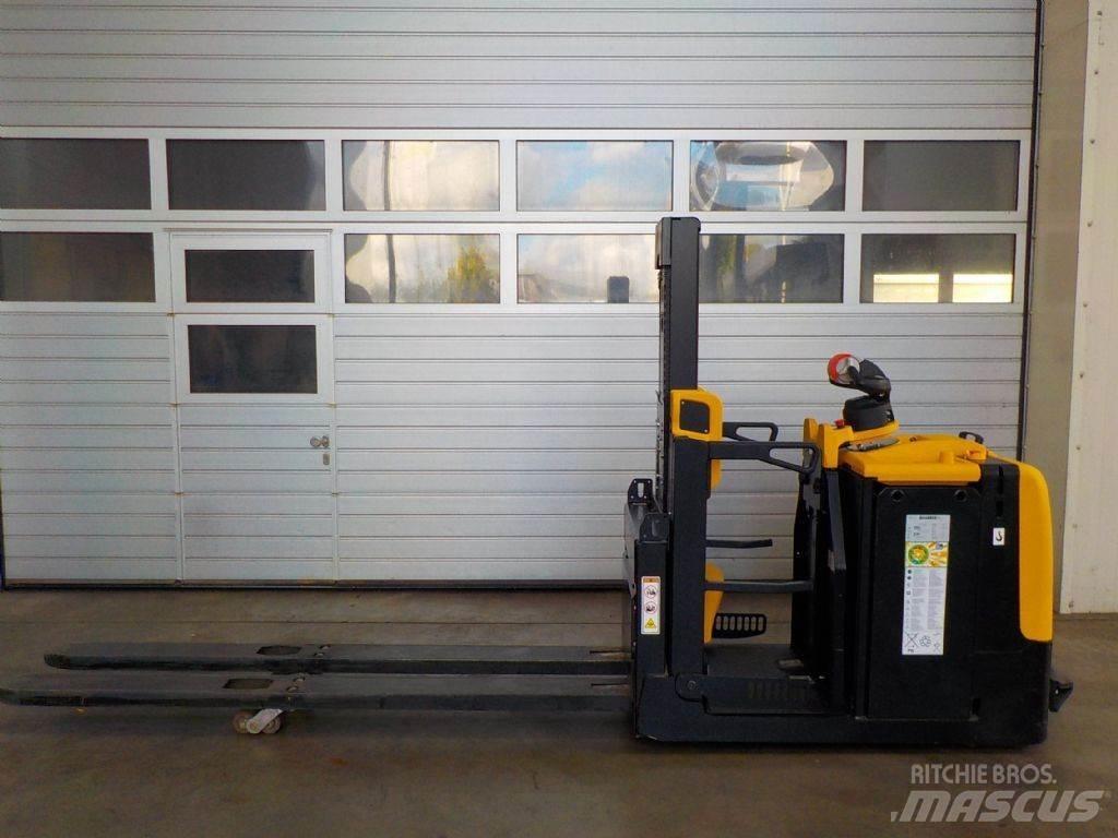 Yale MO25 Mittelhub-Kommissionierer