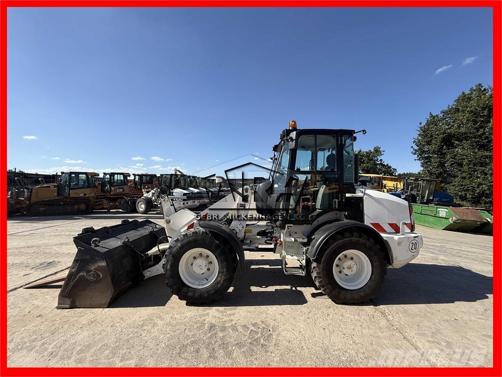 CAT 908M Radlader
