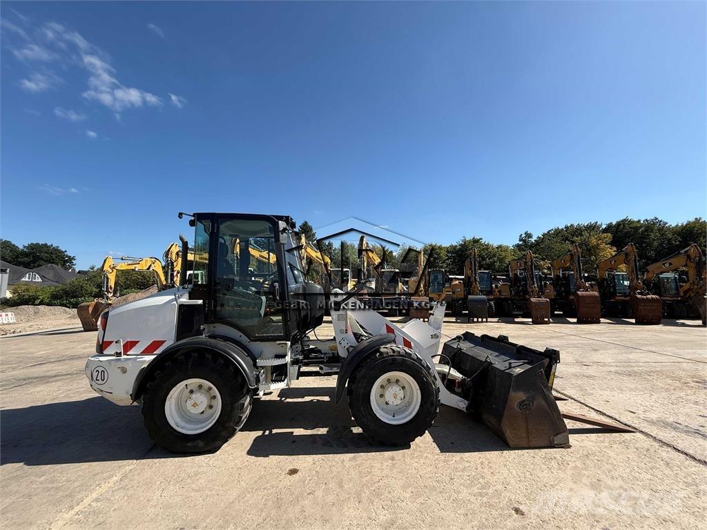 CAT 908M Radlader