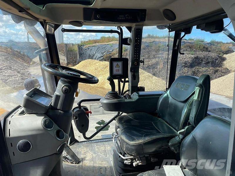 JCB Fastrac 4220 Traktoren