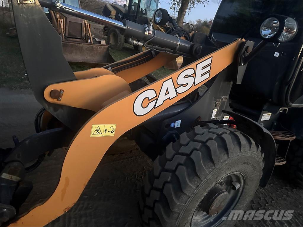 CASE 321F Radlader