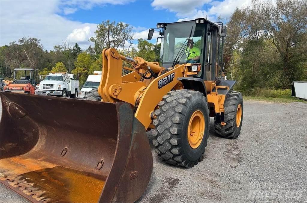 CASE 821F Radlader