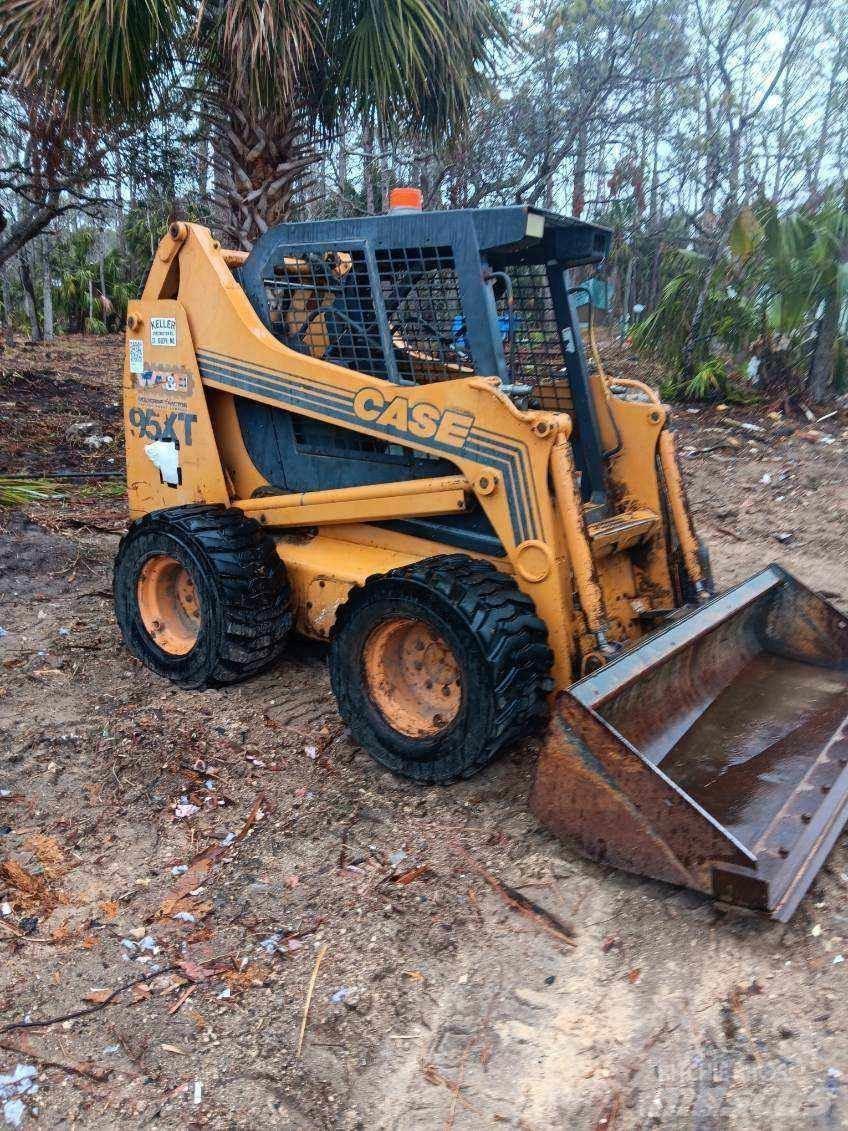 CASE 95XT Kompaktlader