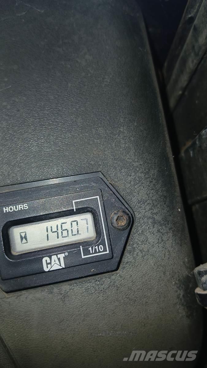 CAT 242 Kompaktlader