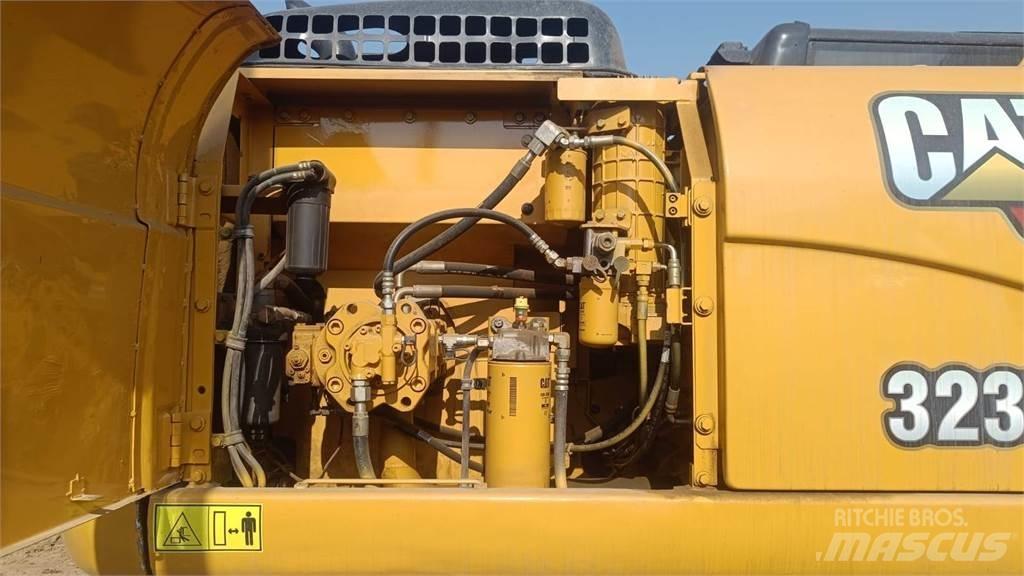 CAT 323D3 Raupenbagger
