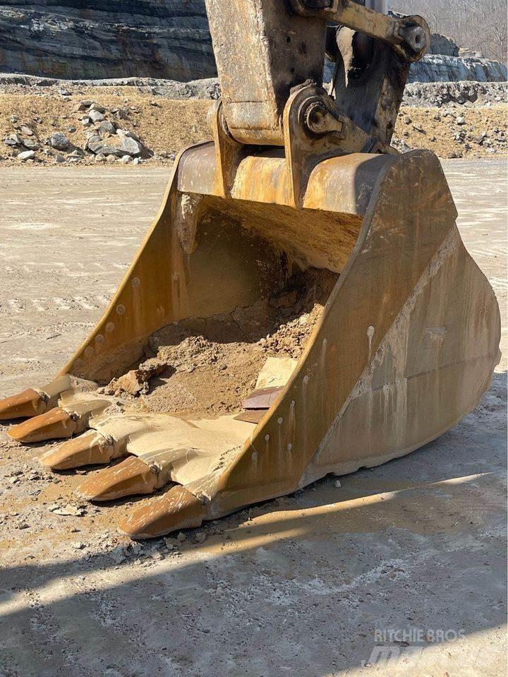 CAT 374DL Raupenbagger