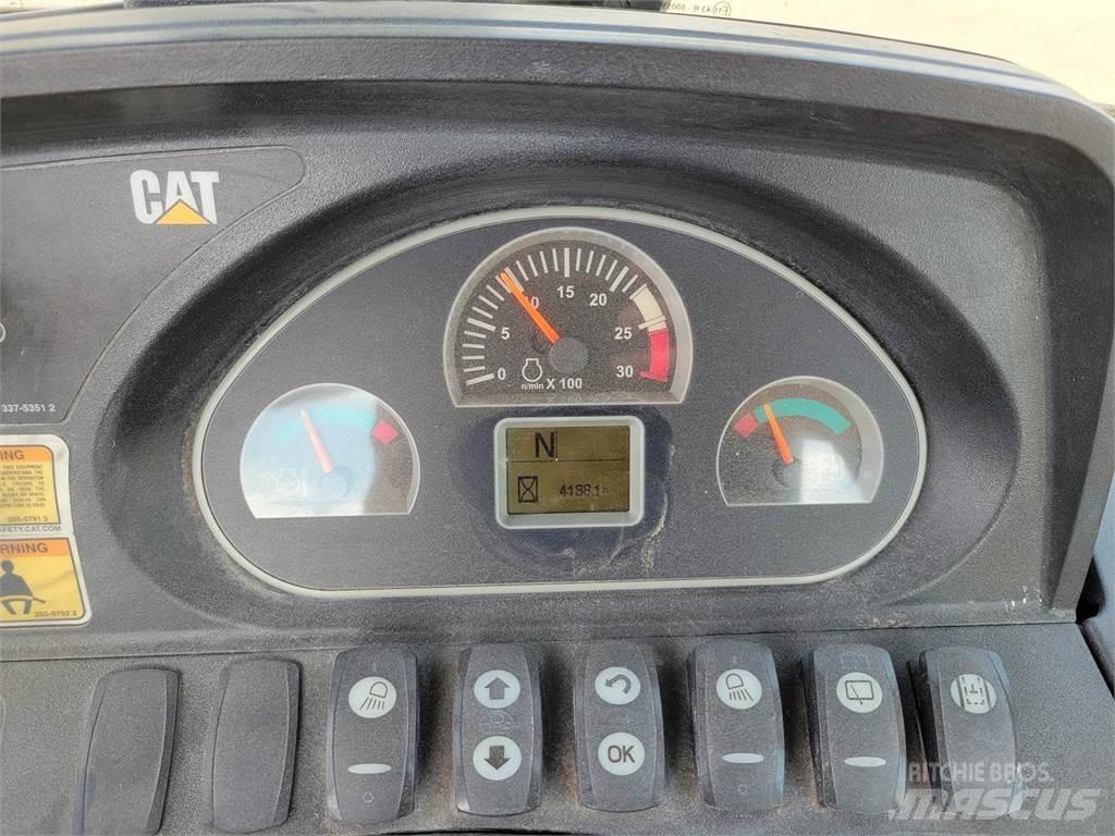 CAT 450F Baggerlader