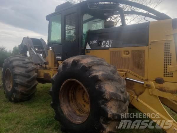 CAT 525C Stammholzschlepper