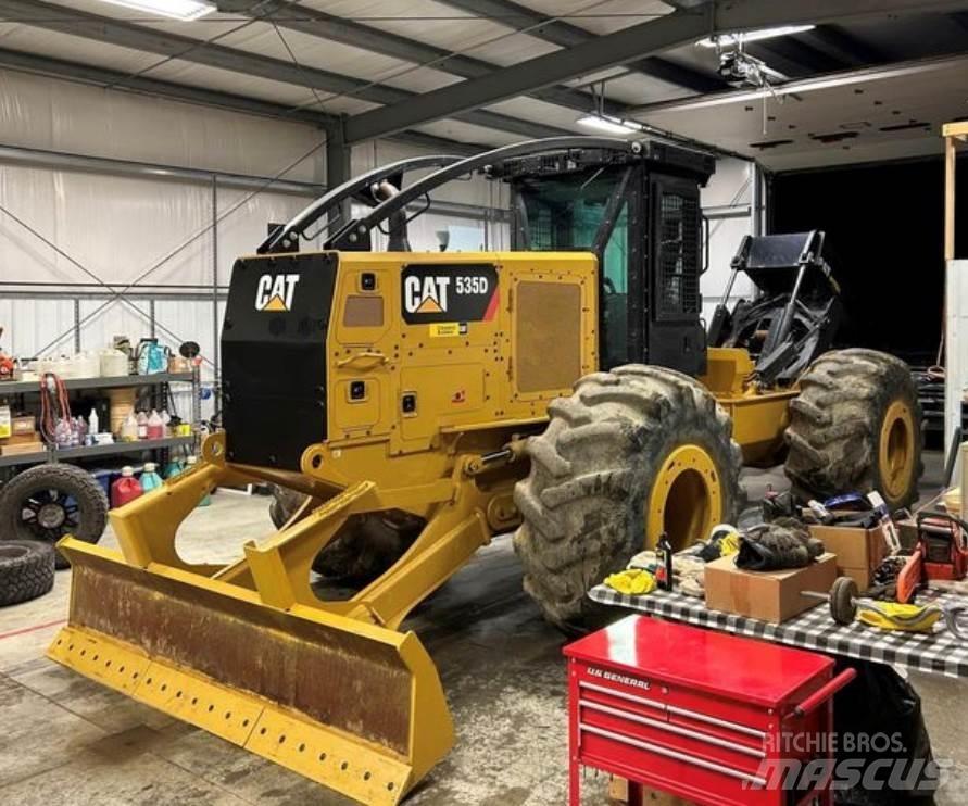 CAT 535D Stammholzschlepper