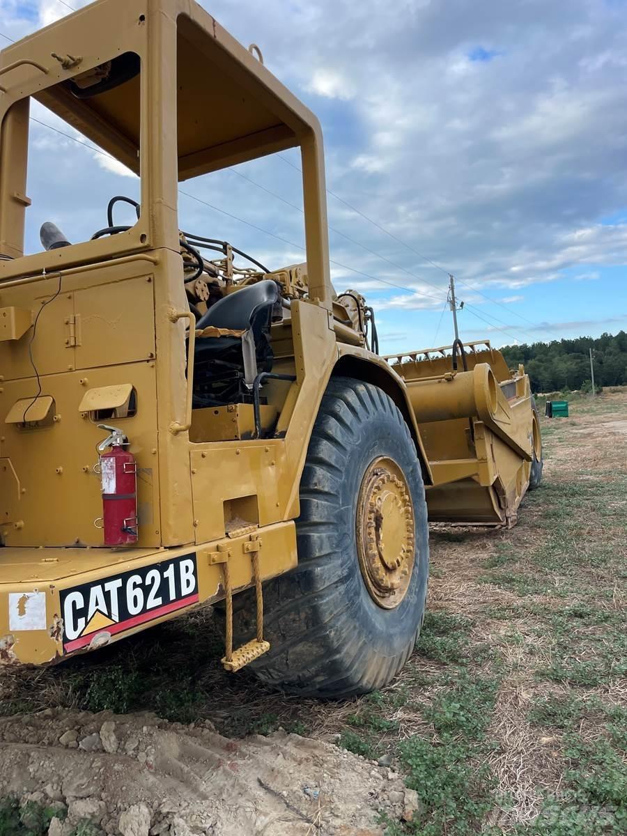 CAT 621B Schaber